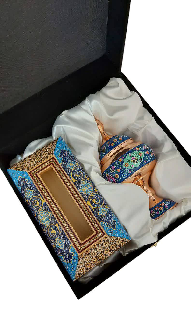 پک شکلاتخوری مس و پرداز ارتفاع 30 سانتی‌متر و جعبه دستمال کاغذی خاتم و تذهیب
